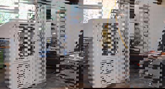 Machine pour concevoir des moules complexes