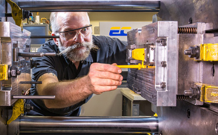 macchina di stampaggio a iniezione