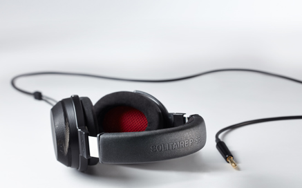 Le cuffie Solitaire di T+A elektroakustik sviluppate con il servizio di stampaggio a iniezione di Protolabs 