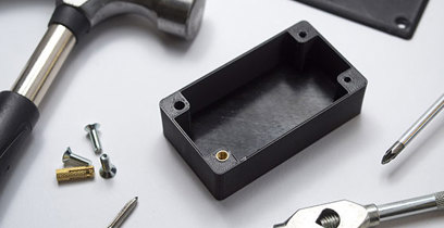 Parti in plastica e metallo