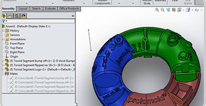 Il modello 3D mostra il gruppo di tre componenti Torus di Protolabs in SolidWorks.